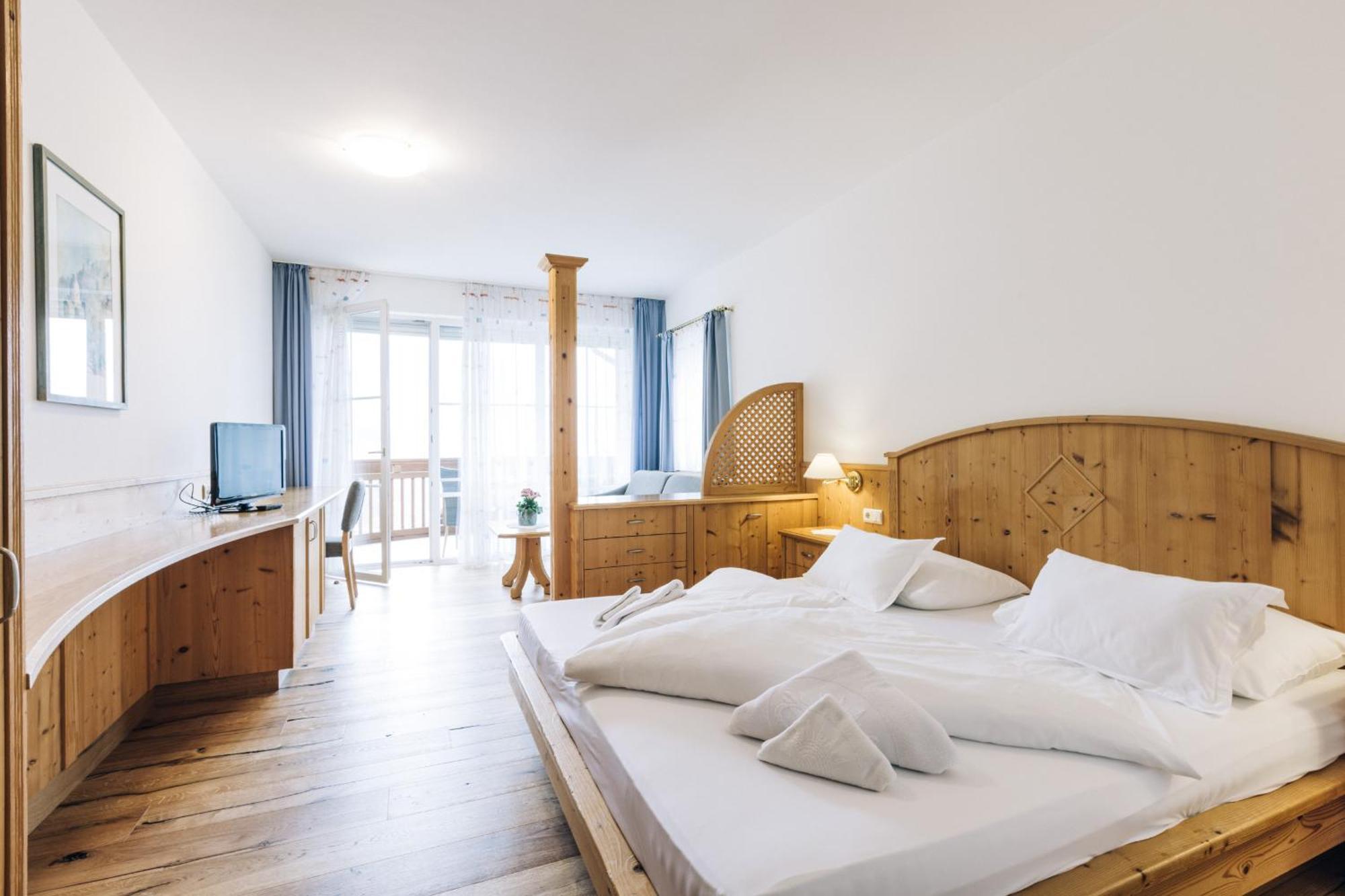 מונטניה Hotel Tenz 2025 מראה חיצוני תמונה